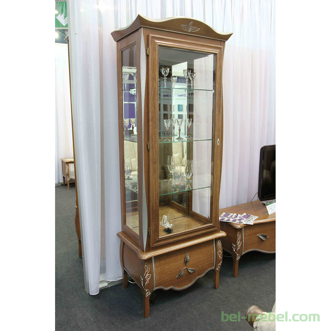 Шкаф с витриной "Трио" ММ-279-01